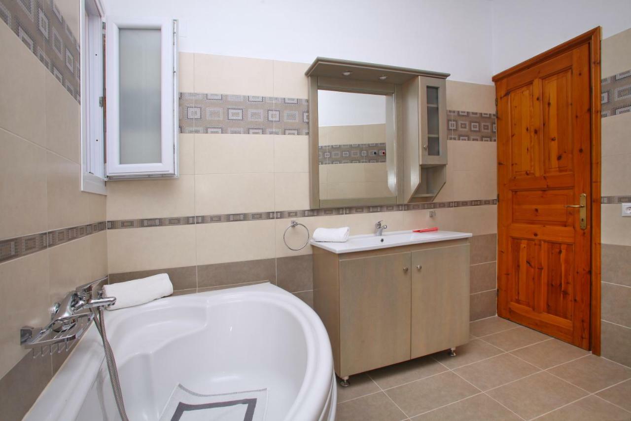 הוילה סקופלוס טאון Kamara House מראה חיצוני תמונה